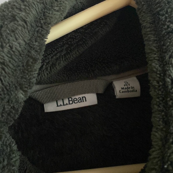 Ll Bean Women’s Petite Small fleece sherpa pullover in forest green - Picture 2 of 2